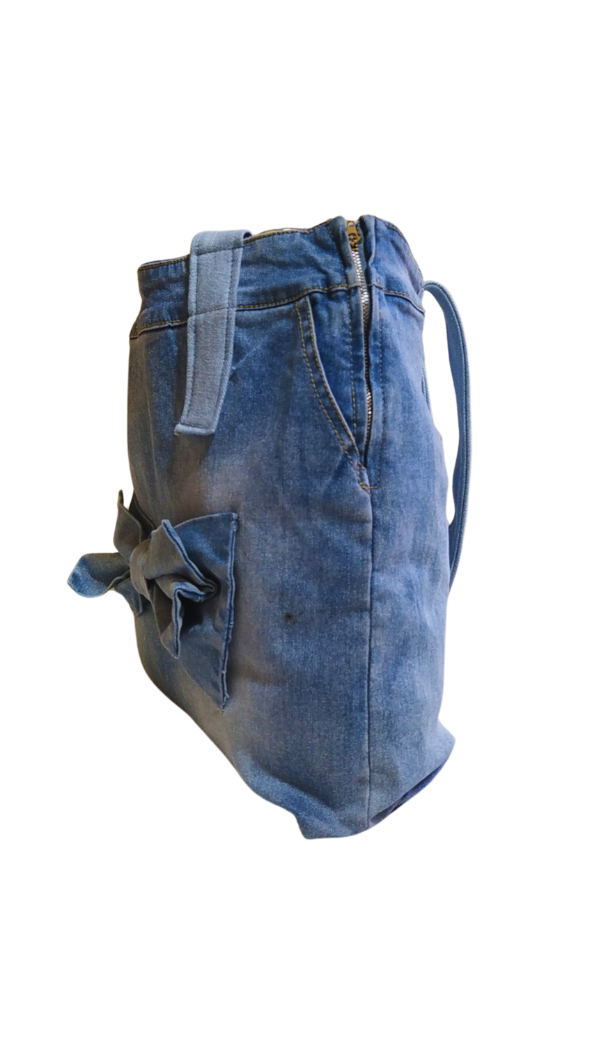 bolso de hombro claro con moño