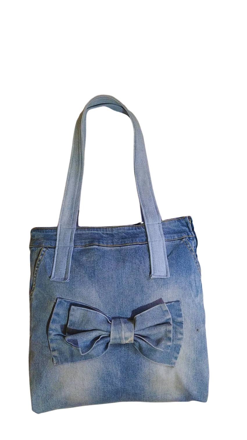 bolso de hombro claro con moño